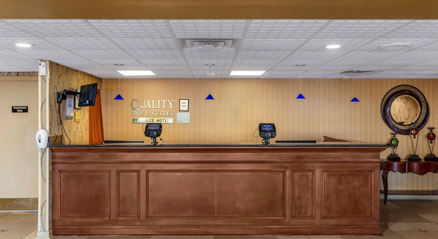 Quality Inn & Suites - Greensboro-High Point, Prenota Hotel Greensboro Carolina del Nord
