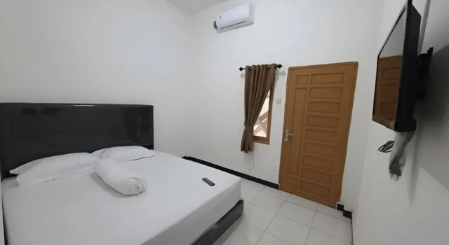 OYO 93306 Homestay Permana Supadio Airport, Rezervovat Hotel Hotely v Kalimantan s parkováním, Parkování
