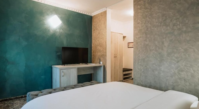 Двухместный номер Superior с балконом Suru Hotel & Restaurant