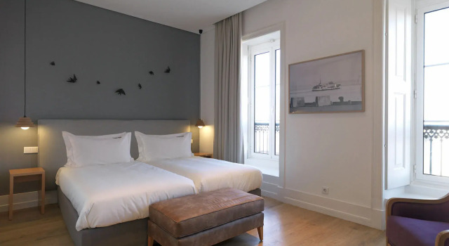 Feels Like Home Chiado Prime Suites, Забронировать Отель Санта-Мария-Майор Лиссабон, рядом с Money Museum