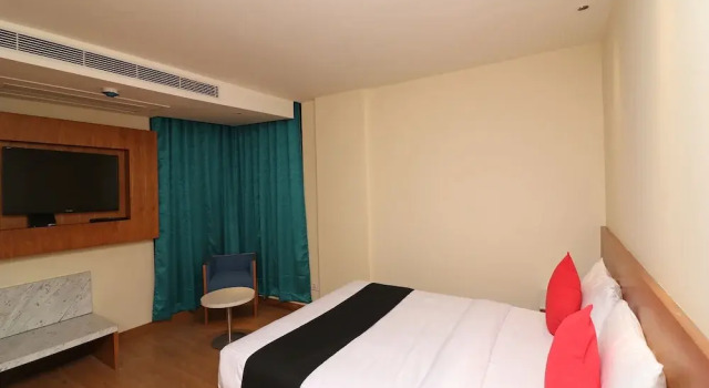 Capital O 27044 Hotel The Orion Plaza
