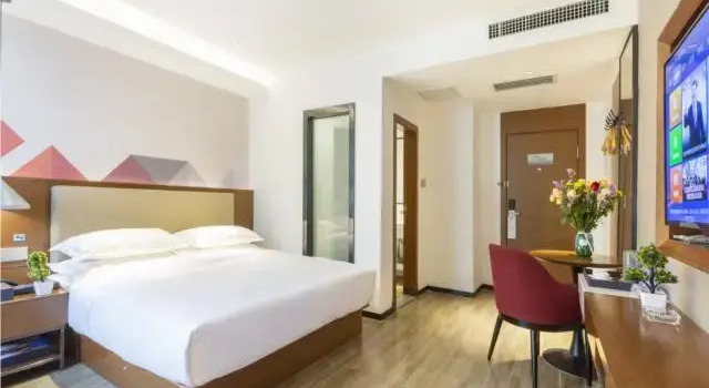 Номер Standard Borrman International Hotel Guangzhou Meihuayuan Subway Station Branch-Free one-way shuttle bus to the exhibition venue during the Canton Fair - Paid airport pickup service available