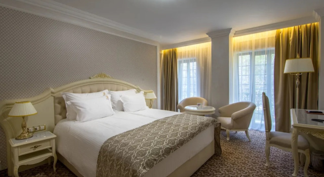 Двухместный номер Deluxe с балконом Residence City Garden - Certificate of Excellence Top 10 BEST Five-Stars City Hotels for 2024 awarded by HTIF