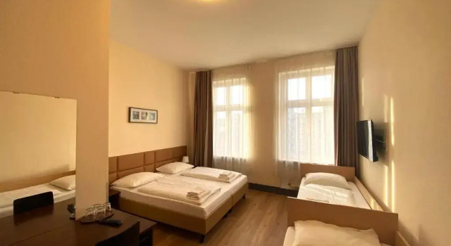 Четырёхместный номер Standard Mikon Eastgate Hotel