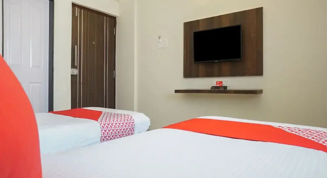 Hotel Twin Tower 2 By OYO Rooms, Забронировать Отель Отели штата Махараштры 3 звезды, 3*