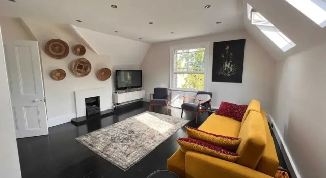 Stylish 1 Bedroom Top Floor Apartment in Highgate