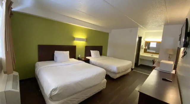 Четырёхместный номер Deluxe Skylight Inn Willoughby - Cleveland Mentor