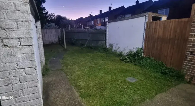 Коттедж 3 Bed House Sleeps 5 - Parking, Garden, Pets