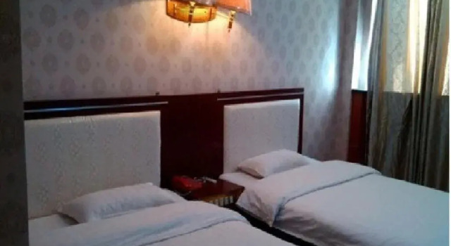 Luo Chuan Guo Hao Business Inn, Book Hotel Hoteller i Yanan med parkering, Parkering