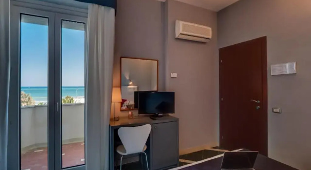 Двухместный номер Standard с балконом и с частичным видом на море Hotel Metropol