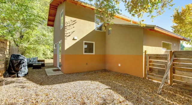 Stylish Home 2 Mi to Old Town Albuquerque!, Book Feriehus Sommerhuse i Albuquerque, Hytte