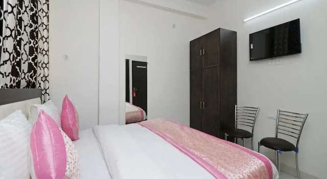 OYO 12738 Hotel Diamond