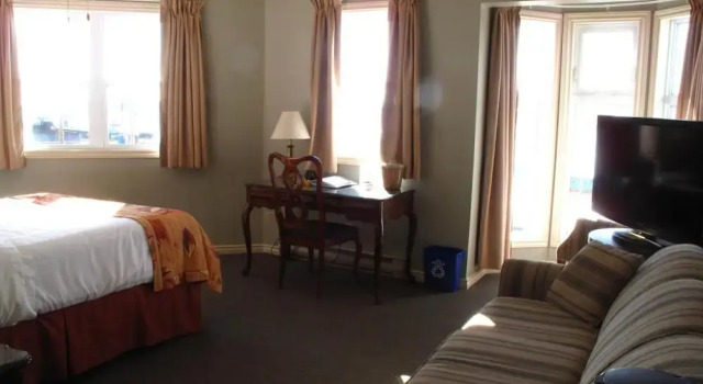 Brigantine Inn & Suites