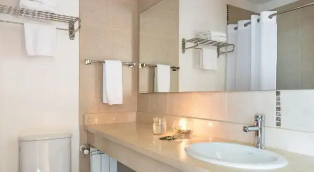 Двухместный номер Deluxe с балконом и с видом на бассейн Río Serrano Hotel + Spa