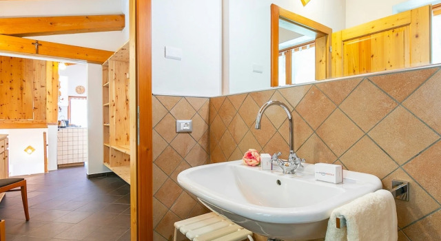Семейный коттедж с балконом Casa Tra Borgo e Lago - Happy Rentals