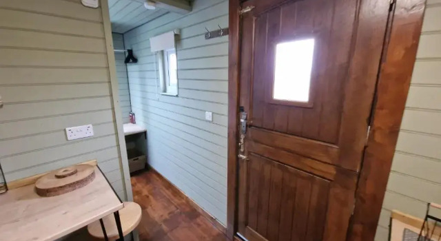 Stunning 1-bed Shepherd hut