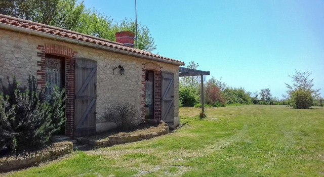 Maison Atypique Avec Jardin et Proximité mer, จอง โรงแรม Saint-Hilaire-la-Forêt Vendée, ใกล้ สวนสนุกจำลองยุคก่อนประวัติศาสตร์