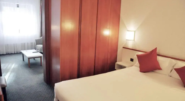 Семейный номер Standard Mercure Andorra