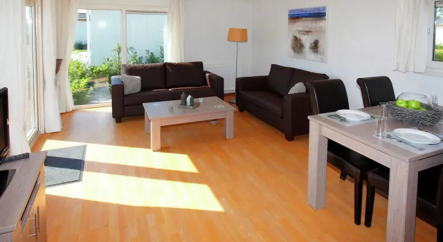Neat Chalet With Microwave 3.5 km. From the Beach in Egmond, Забронировать Шале Отели Норда 3 звезды, 3*