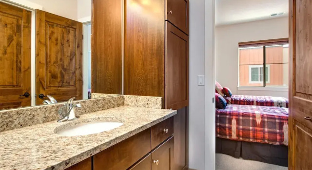 Polished 2br Park City  2 Bedroom Condo
