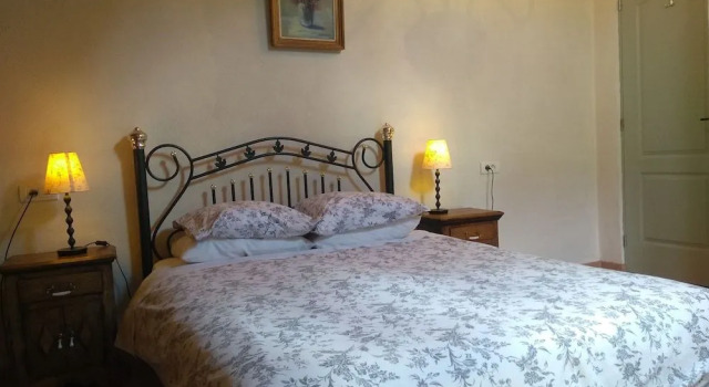 Le Domaine Du Chasselas, Book Hotel Hotels in Castelsagrat with Parking, Parking
