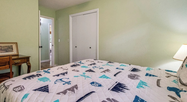 Коттедж с 3 комнатами Cotter Home w/ Deck ~ 1 Mi to Big Spring Park!