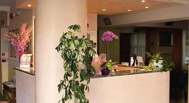 Hotel Monica