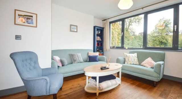 Bright One Bedroom Clifton City Pad, Забронировать Отель Клифтон Бристоль, рядом с Christ Church Clifton
