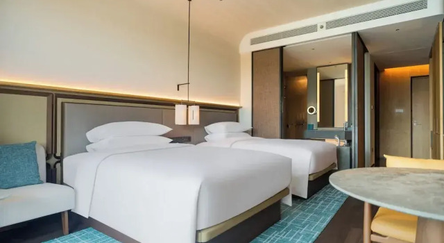 Четырёхместный номер Premier с балконом и с видом на океан Zhuhai Dong'Ao Island Marriott Resort And Spa