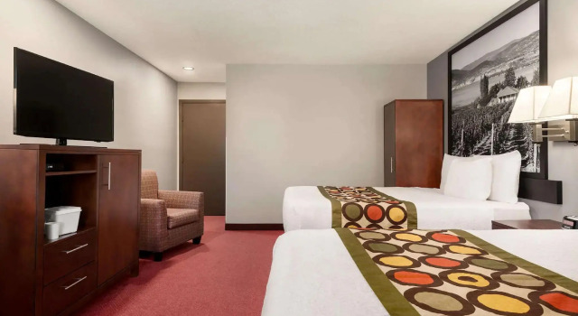Четырёхместный номер Standard Quality Inn & Suites