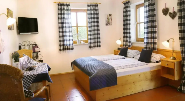 Strohmayer Appartements, Varaa Huoneisto Hotellit Chiemgau pysäköinnillä, Pysäköinti