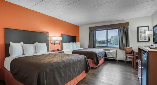 Четырёхместный номер Standard AmericInn by Wyndham Coon Rapids