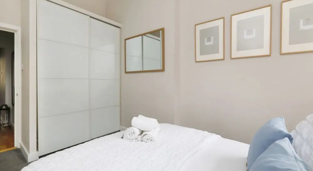 Modern City Pad By The Beach, Забронировать Отель Отели Исторического графства Суссекса с парковкой, Парковка
