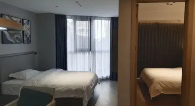 Люкс Business Huayi Collection Hotel (Hubei Minzu University)