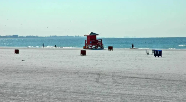 Siesta Key Village-Suite #1: A Block to the Beach!