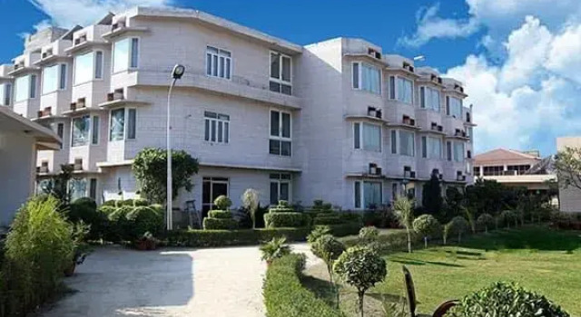 Park Ridge Hotel Resort & Spa, Забронировать Курортный отель Курортные отели Гургаон, Курортный отель