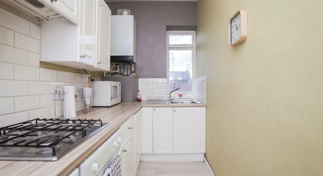 Bright 1 Bedroom Flat in Oval
