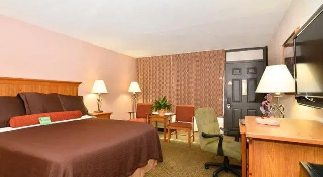 Люкс Best Western Plus Saddleback Inn & Conference Center