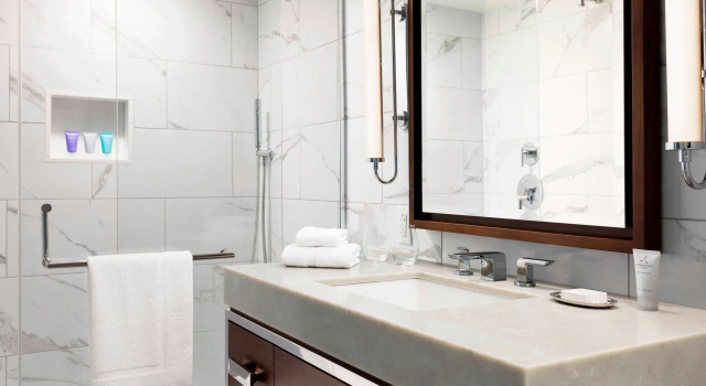 Четырёхместный номер Standard с видом на гавань Boston Marriott Long Wharf