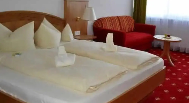 Land-gut-Hotel  Schweigener Hof, Book Hotel Schweigen-Rechtenbach Palatinate Forest