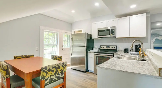Коттедж Midtown Home Near BBQ & Overton Park!