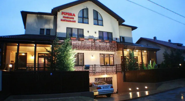 Pension Restaurant Pipera, Rezerwuj Hotel Hotele w Ilfov z parkingiem, Parking
