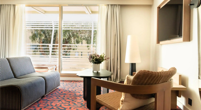 Номер Deluxe Hotel Ventura Saint-Tropez, Tapestry Collection By Hilton