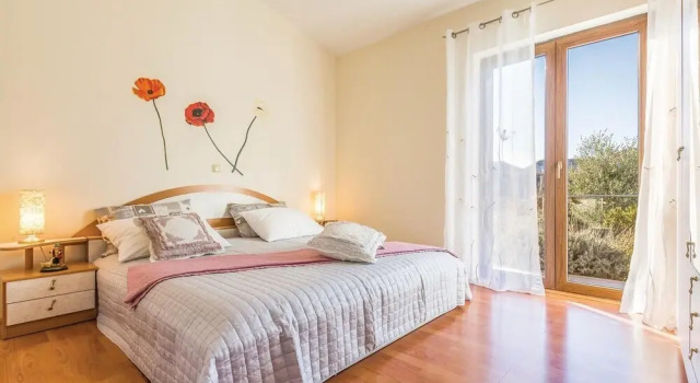Amazing Home in Blato na Cetini With Wifi and 3 Bedrooms, Book Hotel Kresevo Dalmatian Zagora
