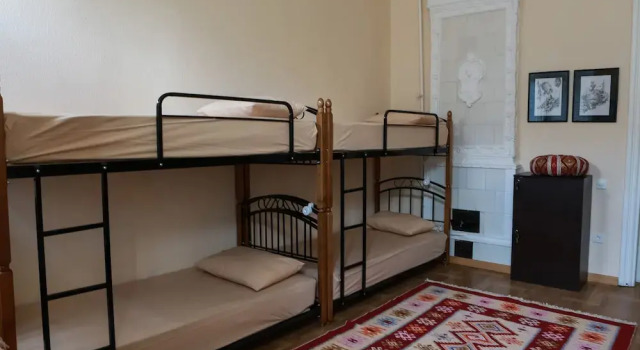 Freedom Hostel, Book Hostel / Vandrerhjem Hostels i Baku, nær Freedom Square, Hostel / Vandrerhjem