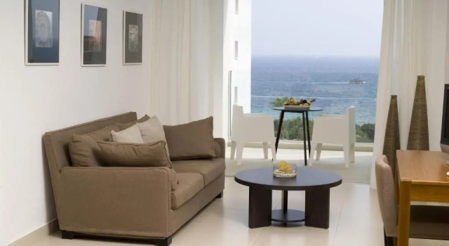 Полулюкс Napa Mermaid Hotel & Suites