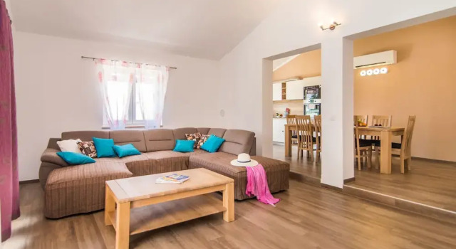 Stylish Villa in Ližnjan with Swimming Pool, Забронировать Вилла Коттеджи Лижнян, Коттедж