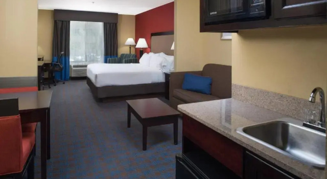 Люкс Holiday Inn Express Hotel & Suites West Monroe by IHG