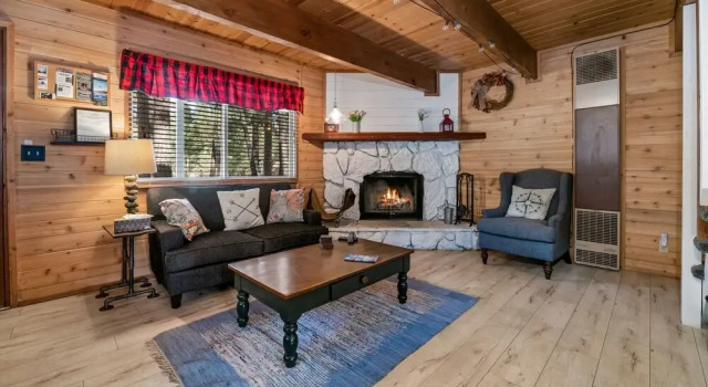 Leaf It All Bepine Cabin - 2br/1.5ba/luxurious Feeling/close To Snow Play/oktoberfest/smart Tvs/wifi 2 Bedroom Home, Забронировать Отель Биг-Бэар-Сити San Bernardino Mountains