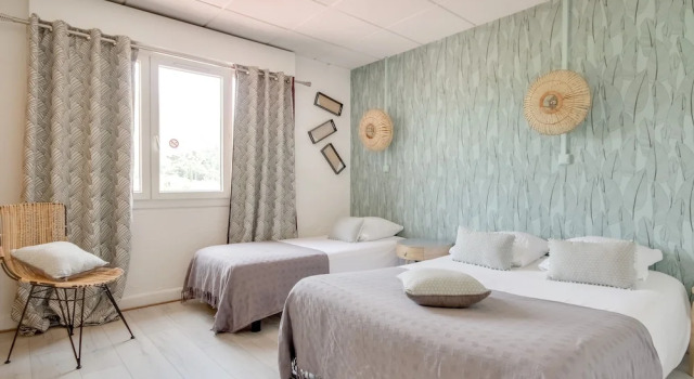 Трёхместный номер Comfort Contact Hôtel Le Provence